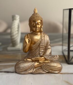 Buda Dorado con túnica escarchada